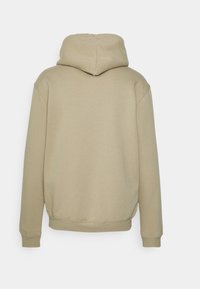 Sudadera beige con capucha, mezcla de algodón, ajuste relajado, bolsillo canguro, puños y dobladillo acanalados, tejido texturizado, diseño minimalista, sin estampados.
