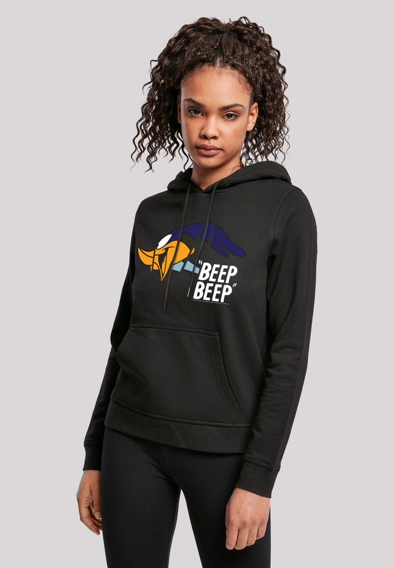 Sudadera con capucha negra y bolsillo frontal, que presenta un diseño gráfico colorido de un pájaro y el texto "BEEP BEEP" en una fuente negrita.