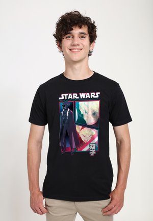 Camiseta negra de algodón con un gráfico colorido de "Star Wars" que presenta dos ilustraciones de personajes y tipografía en negrita centrada en la parte frontal.