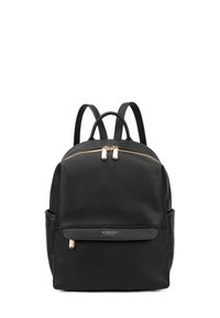 Zaino in pelle nera con forma arrotondata, chiusura con doppia zip con dettagli dorati, tasca frontale e spallacci regolabili.