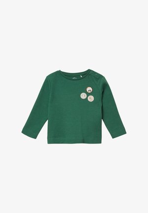 Grünes Langarmhemd aus strukturiertem Baumwollstoff, mit drei dekorativen Knöpfen und drei illustrierten Patches auf der Vorderseite.