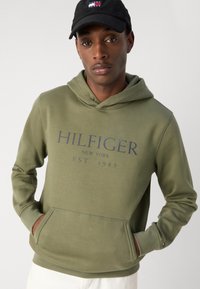 Tommy Hilfiger HOODY - Mikina - green