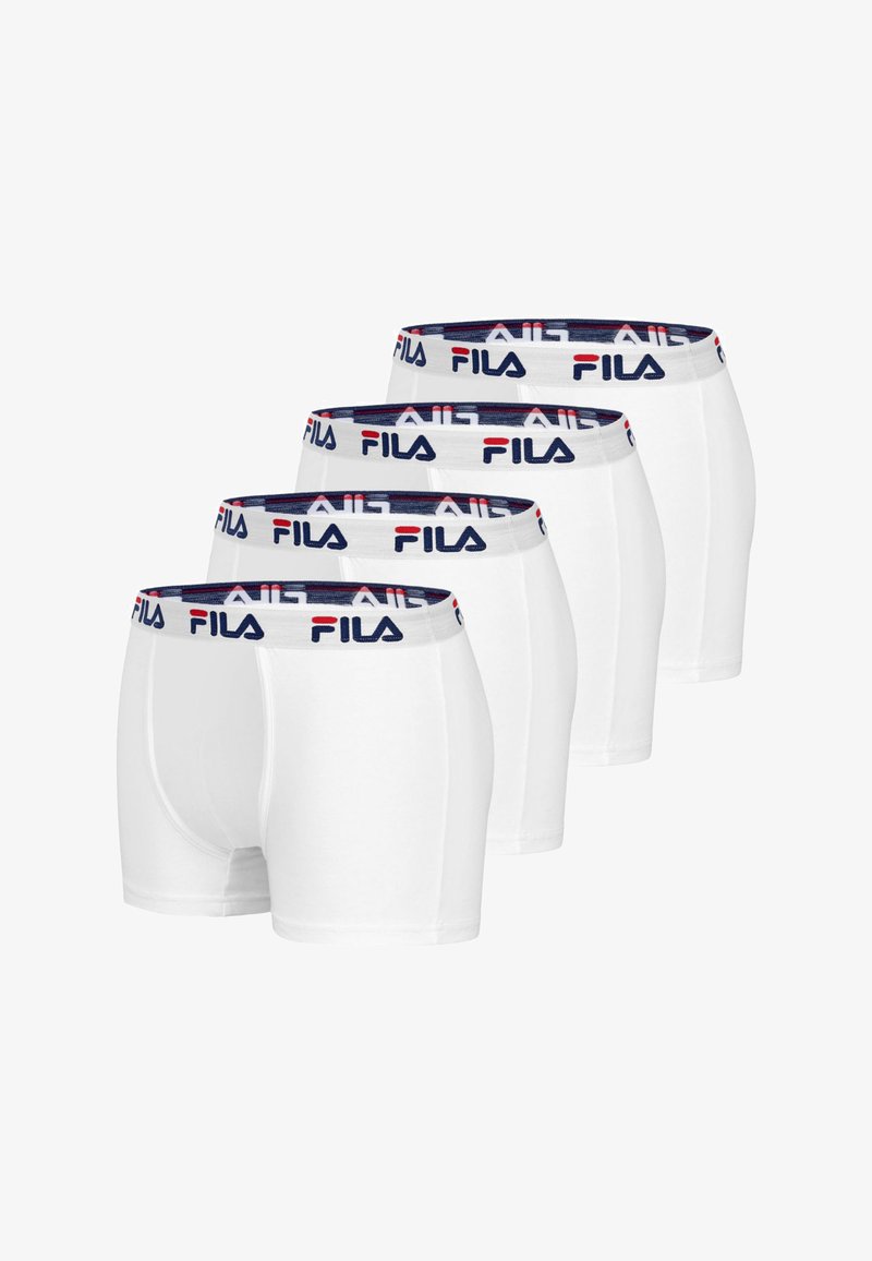 Boxers blancs pour hommes, avec une ceinture en logo Fila bleu et rouge. Fabriqués en tissu doux et extensible avec un ajustement confortable. Paquet de quatre.