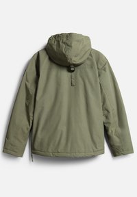 Olivově zelená bunda s kapucí, hladkého povrchu, s nastavitelnou kapucí a elastickými manžetami; má praktický design a minimální kovové prvky.