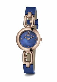 Orologio con cinturino in pelle blu e cassa rotonda in oro rosa, quadrante blu e accentuazioni a catena. Presenta indicatori e lancette delle ore minimalisti.