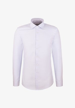 Hellblaues langärmeliges Hemd aus gewebtem Stoff, mit spitzem Kragen, Knopfleiste vorne und Manschetten mit einem Knopf. Glatte Textur.