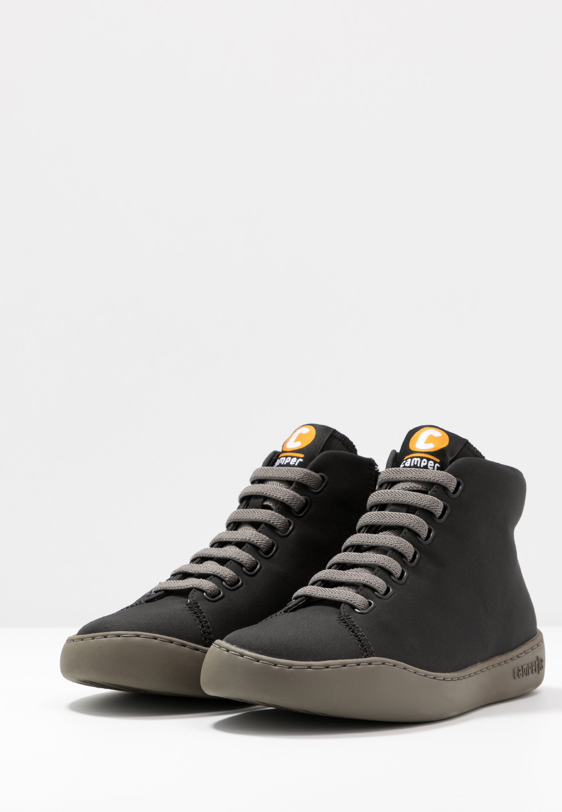 camper peu high top