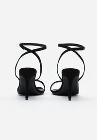 Missguided Korolliset sandaalit - black