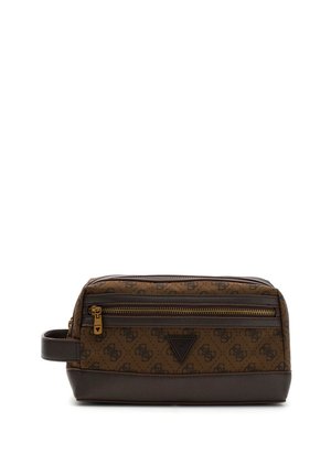 Trousse de toilette GUESS marron et brun foncé avec motif monogramme, poche zippée à l'avant et sangle de poignée latérale.