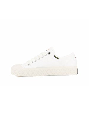 Sneakers - white
