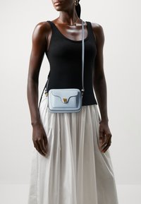 Coccinelle BEAT SOFT - Borsa a tracolla - mist blue