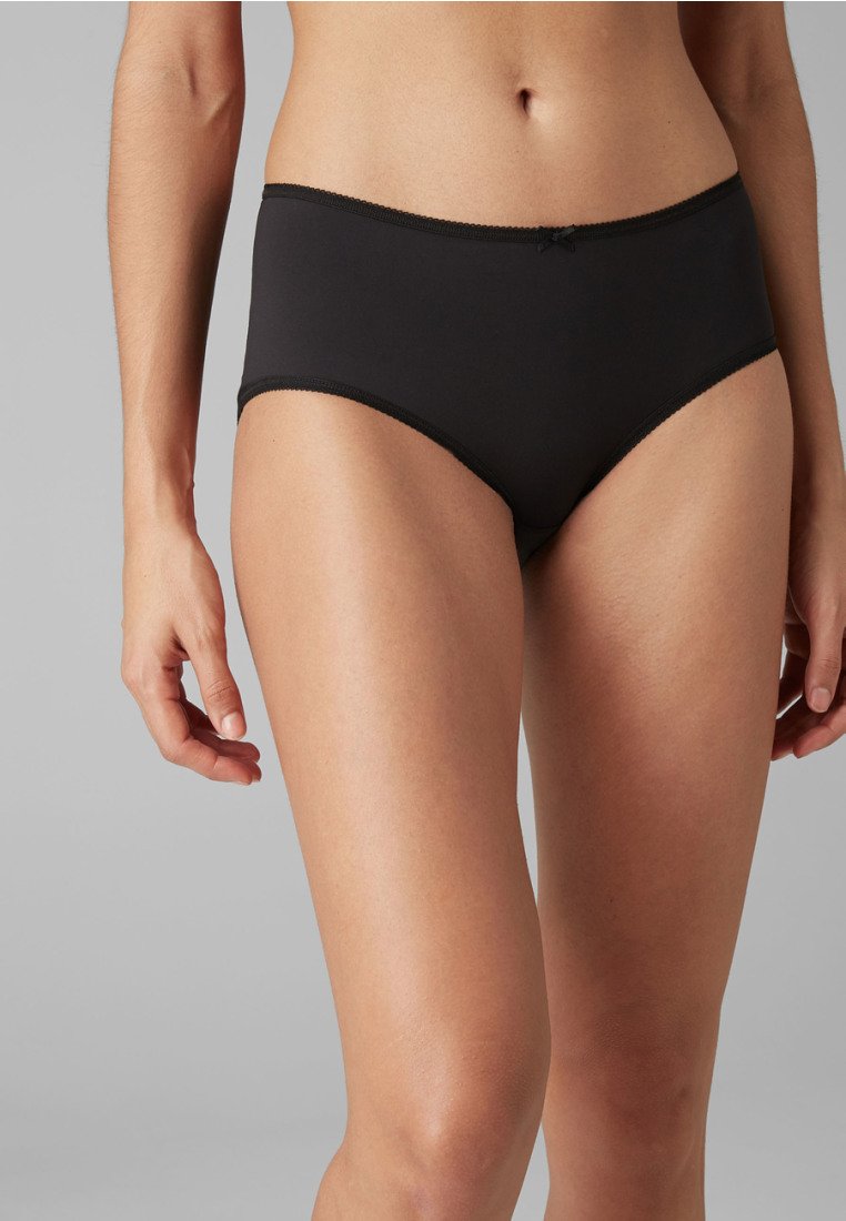 Zwarte highwaistonderbroek met een gladde afwerking, zachte stof, golvende randen en een klein strikje in het midden van de tailleband.