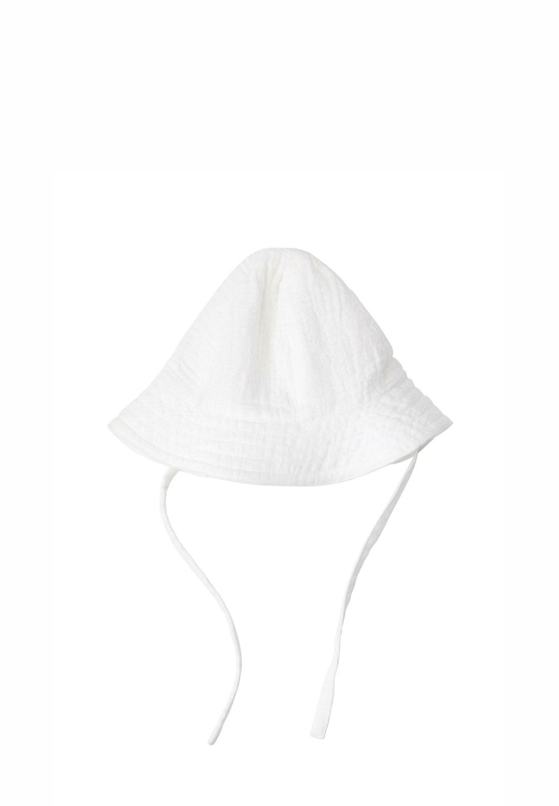Hvid bomuldsbucket hat med en tekstureret, krøllet overflade. Har en bred, nedadgående skygge og to justerbare snore.