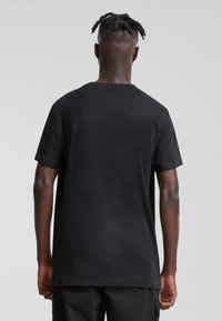 Mister Tee KANADA SKETCH TEE - Nyomott mintás póló - black