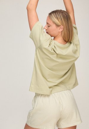Hunkemöller, HUNKEMÖLLER PYJAMA SET WITH SHORT AND T-SHIRT - Pyjama - green