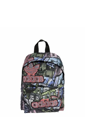 Zaino nero con stampe in stile graffiti, con il logo Adidas in rosso. Vari scomparti e spallacci imbottiti per il comfort.