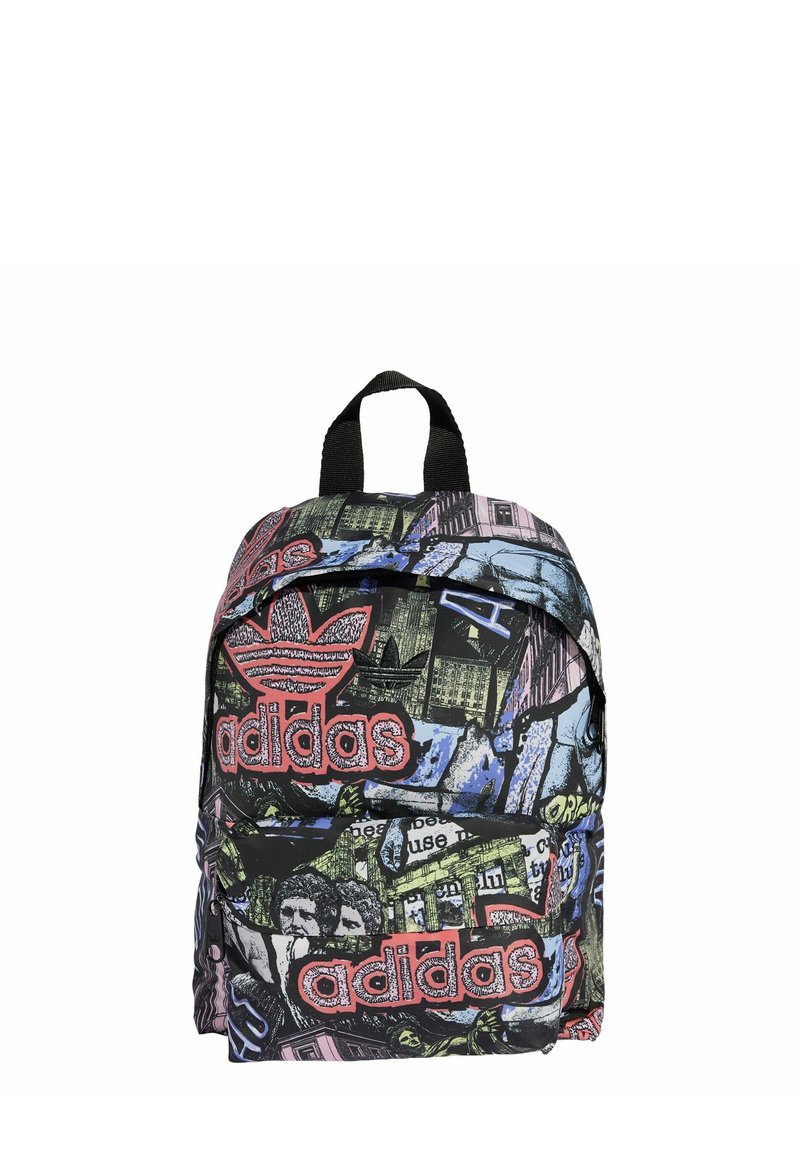Zaino nero con stampe in stile graffiti, con il logo Adidas in rosso. Vari scomparti e spallacci imbottiti per il comfort.