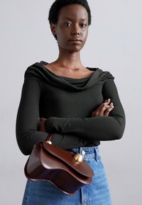 Cult Gaia KAZIA CROSSBODY - Geantă crossbody - espresso