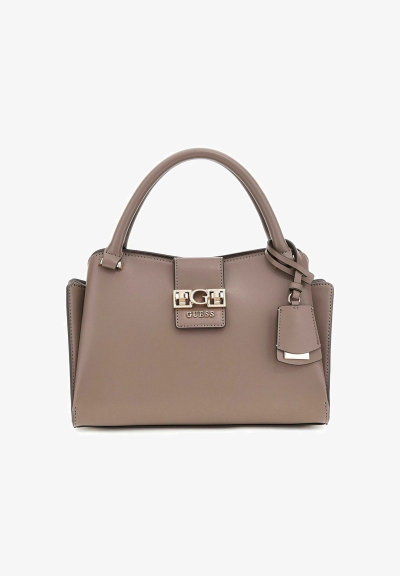 Sac à main en simili cuir marron avec double poignées, quincaillerie dorée et étiquette détachable ; il présente un design structuré et des accents de logo.