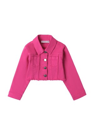 Giacca di jeans rosa cropped con colletto, chiusura con bottoni e due tasche sul petto. Presenta un orlo sfilacciato e maniche lunghe.