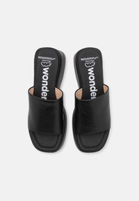 WONDERS Pantofle na podpatku - black