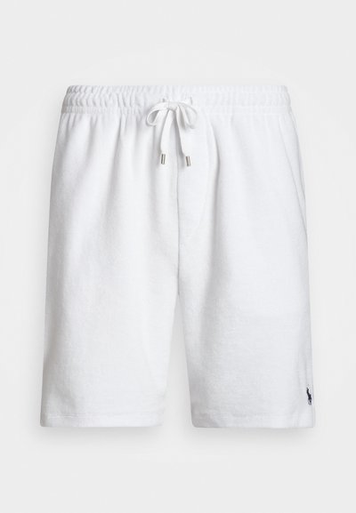 Shorts en coton blanc avec un tissu texturé, taille élastique, cordon de serrage avec embouts en argent, et un petit logo marine en bas à droite de la jambe.