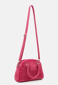 Von Dutch KAILEN Bum bag pink/silver-coloured/pink Zalando