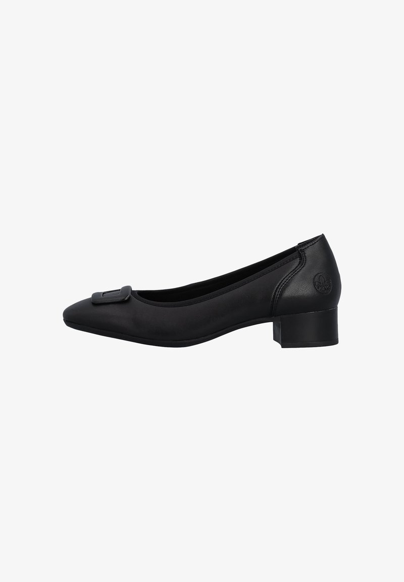 Chaussure habillée pour femme noire à petit talon, avec un détail de boucle carrée sur l'avant et une forme d'orteil carrée arrondie.