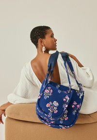 Cath Kidston MINI MESSENGER - Keresztpántos táska - navy floral bunches