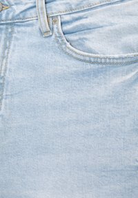 Thumbnail Image 7