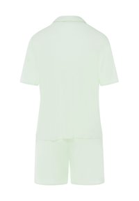 Ljusgrön pyjamasset med kort ärm i mjukt tyg. Har en krage och matchande shorts med en övergripande avslappnad passform.