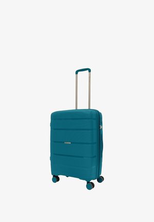 Valigia rigida di colore teal con strisce orizzontali testurizzate, manico retrattile e quattro ruote nere per la mobilità.