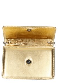 Gyldent læderpunge, rektangulær form, glat tekstur, inderside med metallisk glans, trykknaplukning og sølv hardware detaljer.