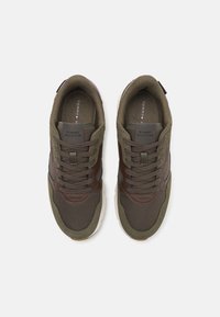 Tommy Hilfiger FASTON MIX - Sneakers - army green
