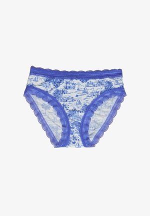 Sous-vêtements en coton avec un volant en dentelle bleue, ornés d'un imprimé blanc représentant des voiliers et des palmiers. Les bords festonnés ajoutent une touche de texture.