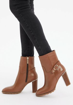 BELT - High heeled ankle boots - braun