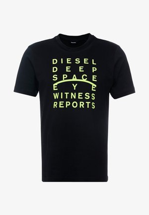 Musta puuvillane t-särk, millel on julge, helesinine tekst: "DIESEL DEEP SPACE EYE WITNESS REPORTS" ja kaarjas joon all. Ümmargune kaelus.