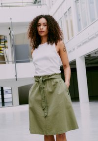 Oxmo OXLERKE - A-line skirt - dusty olive