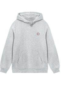 Grauer Kapuzenpullover aus weicher Stoffqualität, mit einer Vordertasche, gerippten Bündchen und einem kleinen roten Baseball-Emblem auf der Brust.