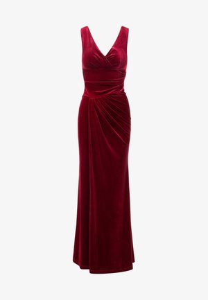 Lang rood fluwelen jurkje met een V-hals, aansluitende lijfje en een gedrapeerde rok met diagonale plooien. Gladde textuur en kruis lang ontwerp.