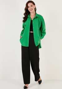 LELA LOOSE FIT - Bluza s gumbima - benetton