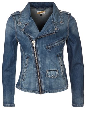 Veste moto en denim bleu délavé avec fermeture éclair asymétrique, poches poitrine et latérales zippées, et une poche à bouton-pression sur le devant à la taille.