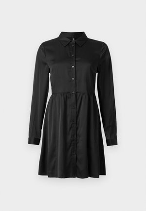 Fekete ingruha hosszú ujjakkal, gombos elejével és rakott derékkal. Simább anyagból készült, klasszikus gallérral és cuffolt ujjal.