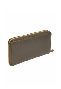 Portefeuille en cuir olive foncé avec fermeture éclair, présentant une surface texturée et des accents en matériel doré. Forme longue et rectangulaire.