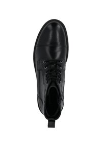 Botas de tobillo de cuero negro con cordones, punta redondeada, cuello acolchado y una lengüeta. La plantilla interior presenta una marca. Textura suave y brillante.