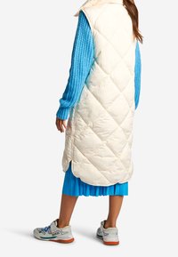 Rich & Royal Chaleco - off-white