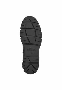 Semelle en caoutchouc noir avec de profondes rainures pour une meilleure traction. Présente le logo "s.Oliver" et un indicateur de taille, avec une surface texturée pour une meilleure adhérence.