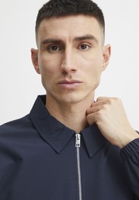 Solid SDELMER - Lagana jakna - insignia blue