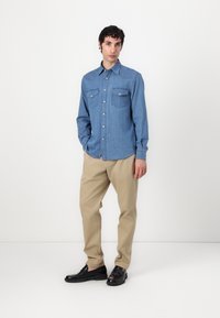 Tommy Hilfiger LIGHT WEIGHT WESTERN SHIRT UNISEX - Chemisier - light blue denim