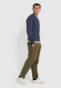 Farah TIM SLIM FIT CREW NECK - Sweater - liquorice blue